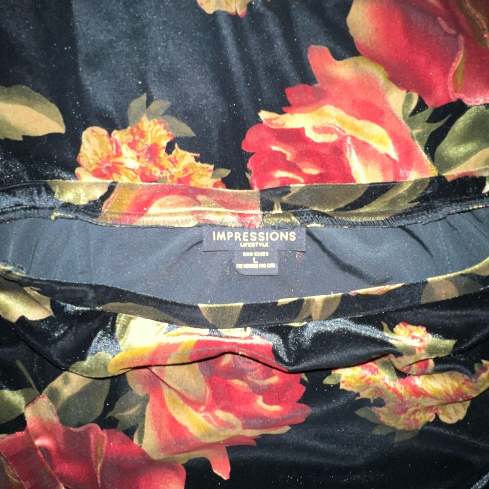 Floral skirt size 16 velvet